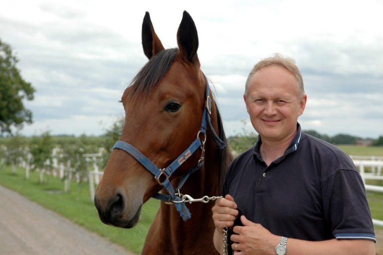 Göran Åkerström förklarar varför VM i distansritt hamnar i Förenade Arabemiraten