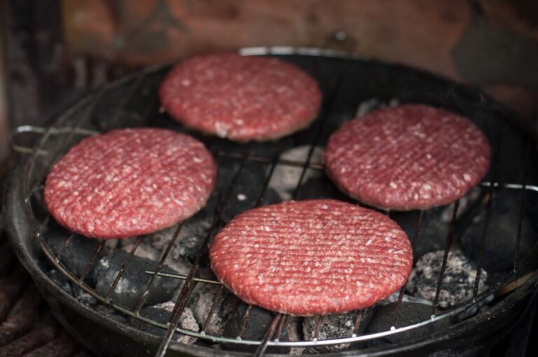 Professorn varnar: Understekta hamburgare ger allt fler fall av ehec