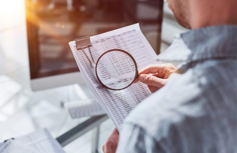 Två bilder av SVF:s ekonomi – internrevisorerna slår larm, KPMG friar