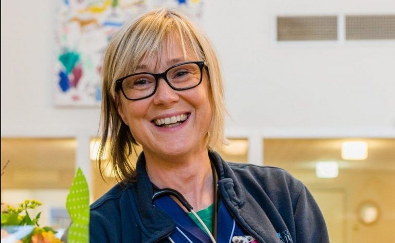 Ellen är Sveriges första specialistdjursjukskötare